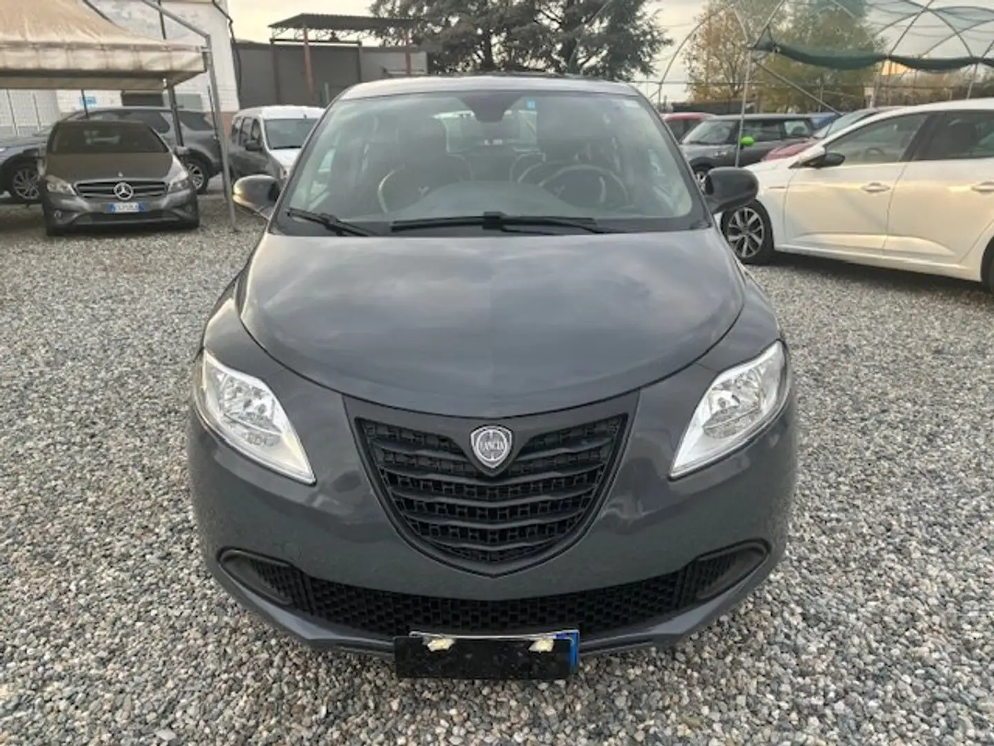 Lancia Ypsilon Ypsilon 0.9 t.air Silver ecochic metano 80cv Gris - 2