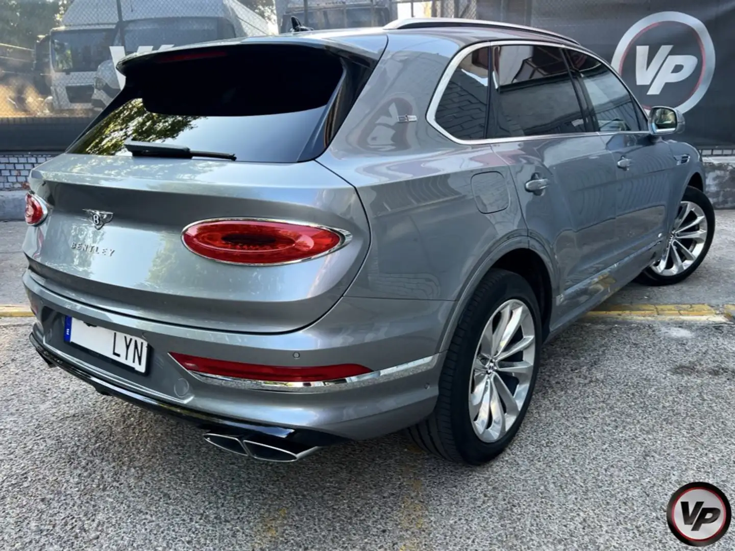 Bentley Bentayga V8 Šedá - 2