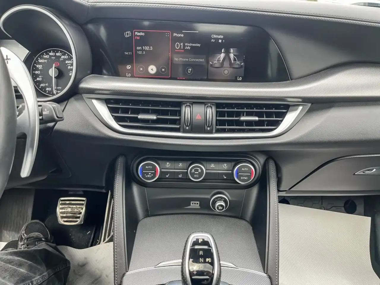 Alfa Romeo Stelvio снимка Alfa Romeo Stelvio
