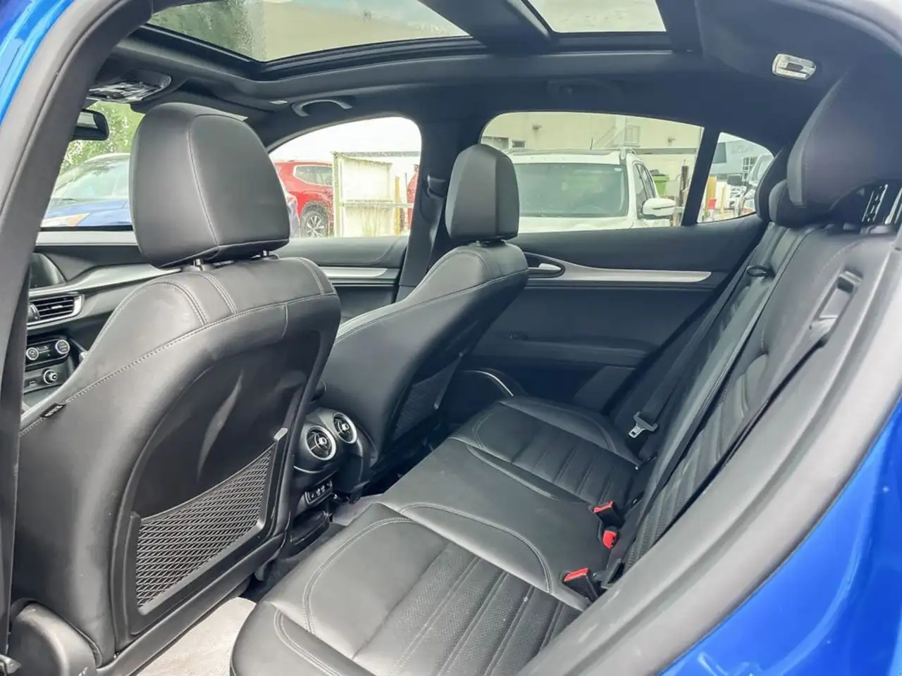 Alfa Romeo Stelvio снимка Alfa Romeo Stelvio