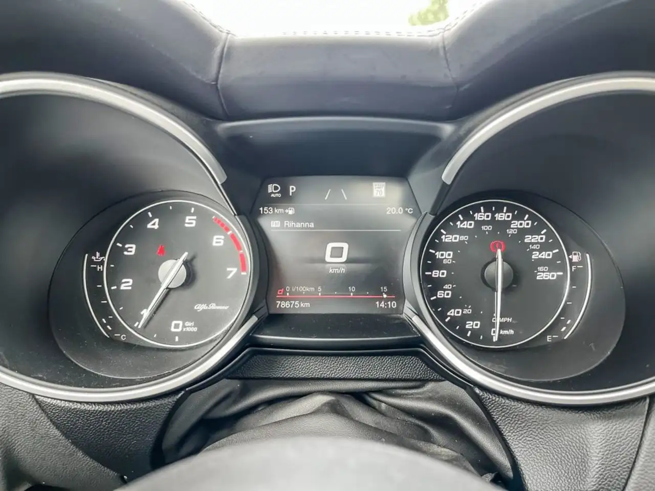 Alfa Romeo Stelvio снимка Alfa Romeo Stelvio