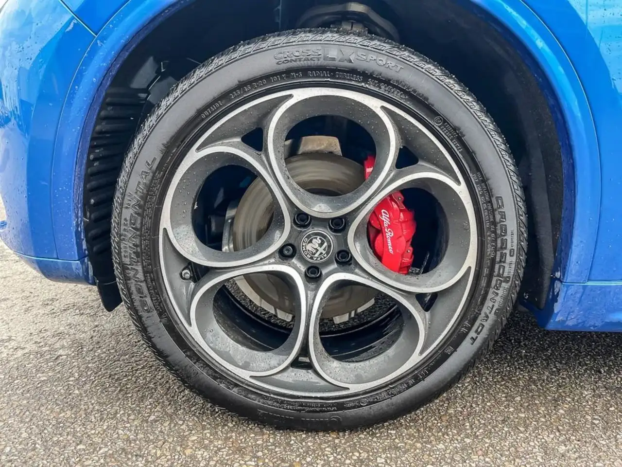 Alfa Romeo Stelvio снимка Alfa Romeo Stelvio