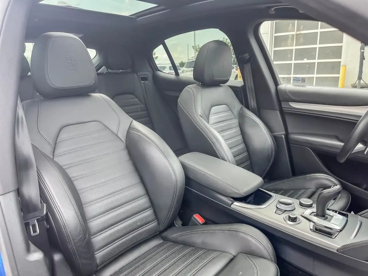 Alfa Romeo Stelvio снимка Alfa Romeo Stelvio