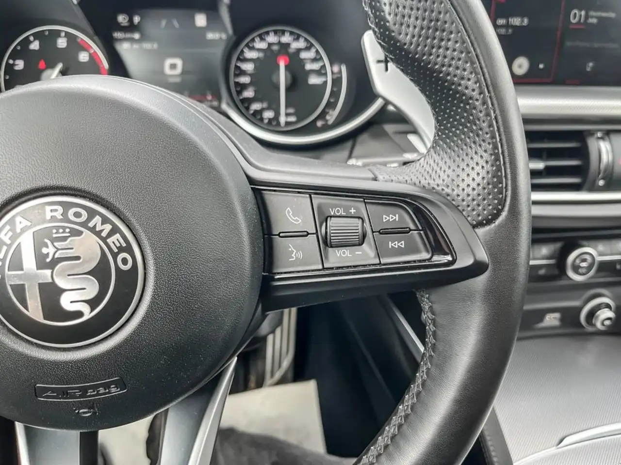 Alfa Romeo Stelvio снимка Alfa Romeo Stelvio
