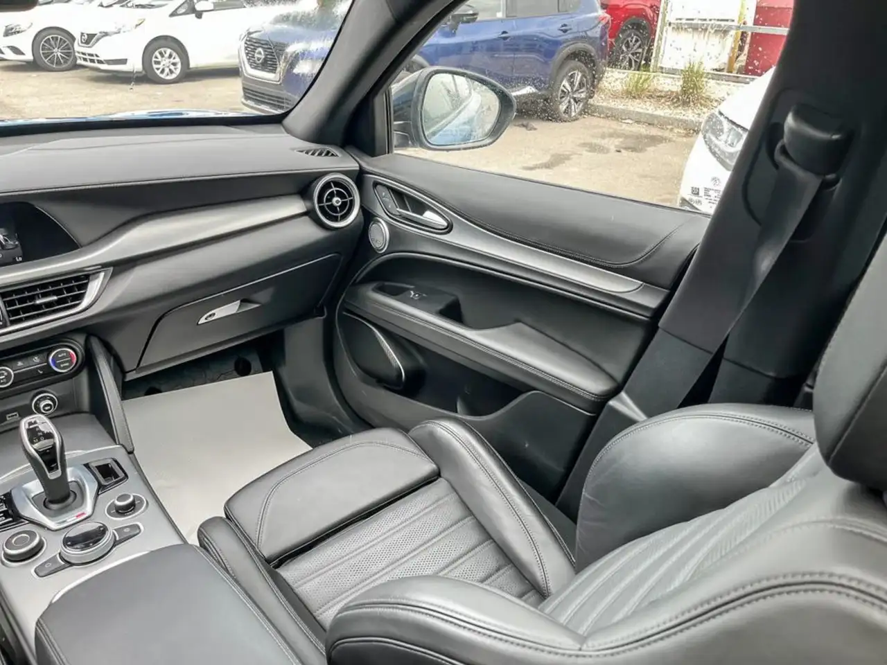 Alfa Romeo Stelvio снимка Alfa Romeo Stelvio