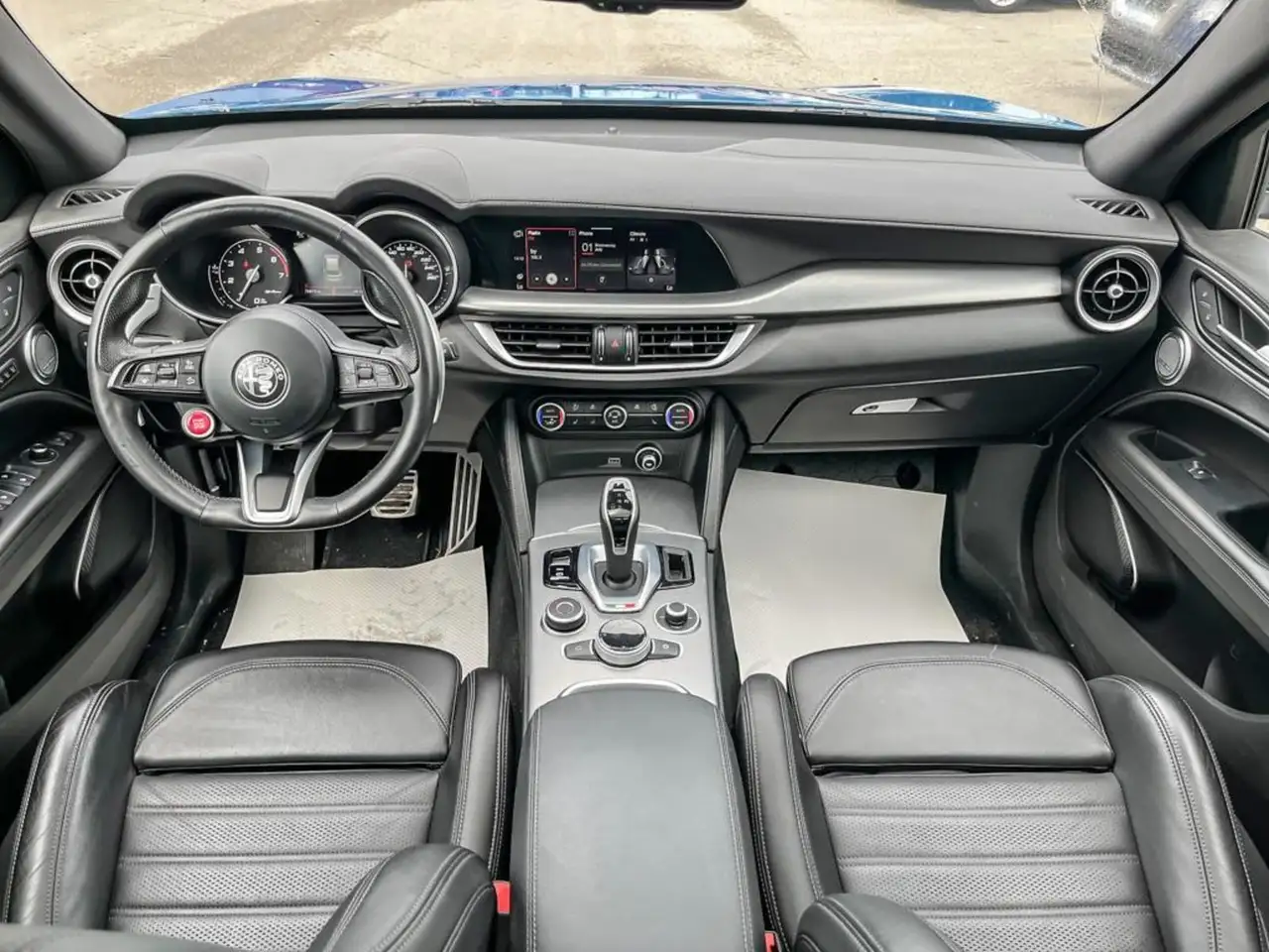 Alfa Romeo Stelvio снимка Alfa Romeo Stelvio