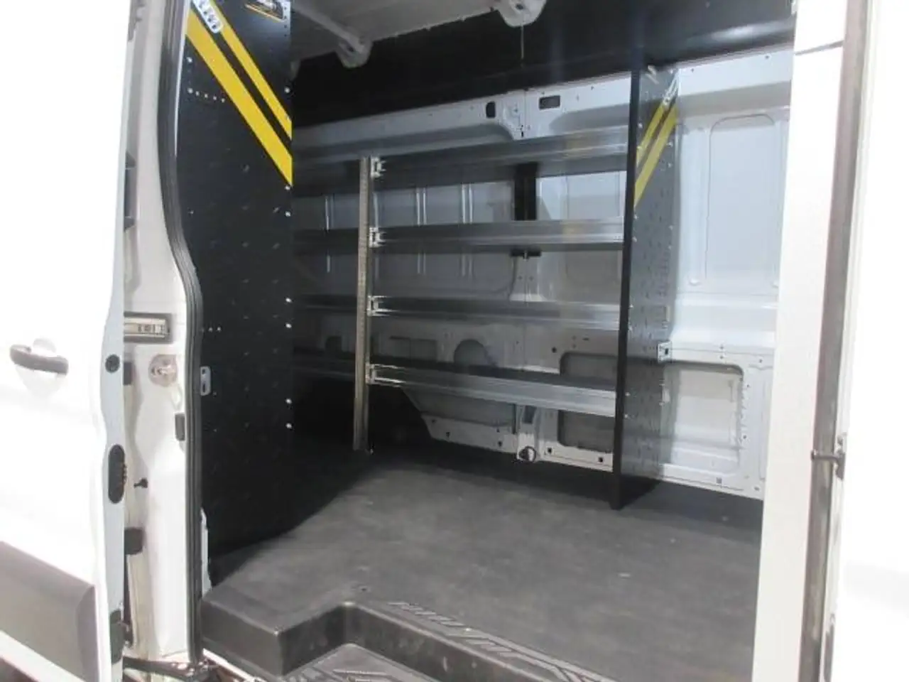 Ford Transit Cargo Van снимка Ford Transit Cargo Van