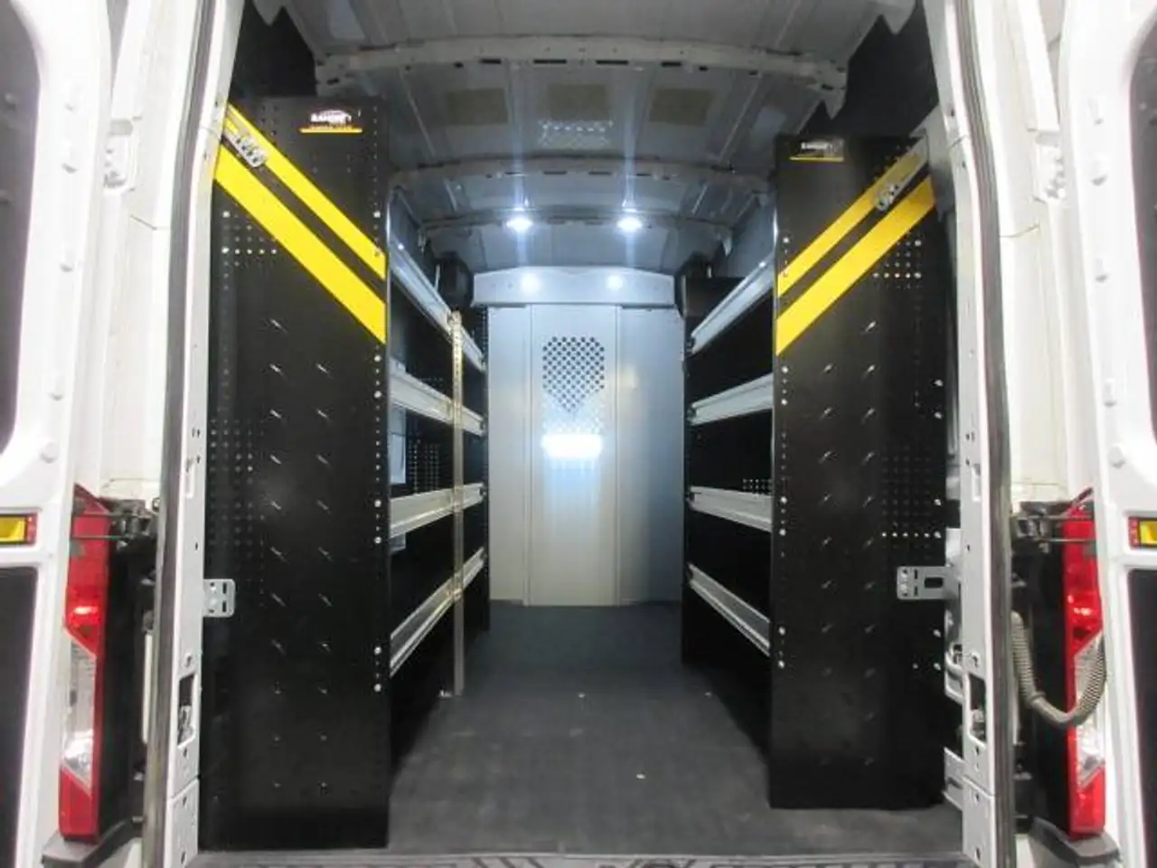 Ford Transit Cargo Van снимка Ford Transit Cargo Van