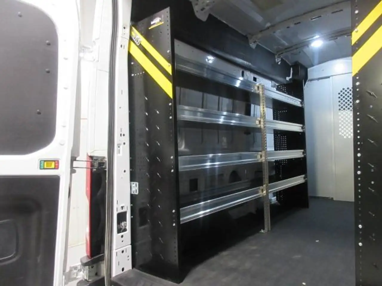 Ford Transit Cargo Van снимка Ford Transit Cargo Van