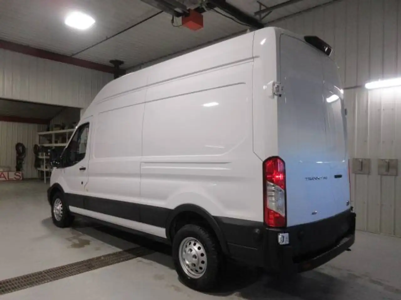 Ford Transit Cargo Van снимка Ford Transit Cargo Van