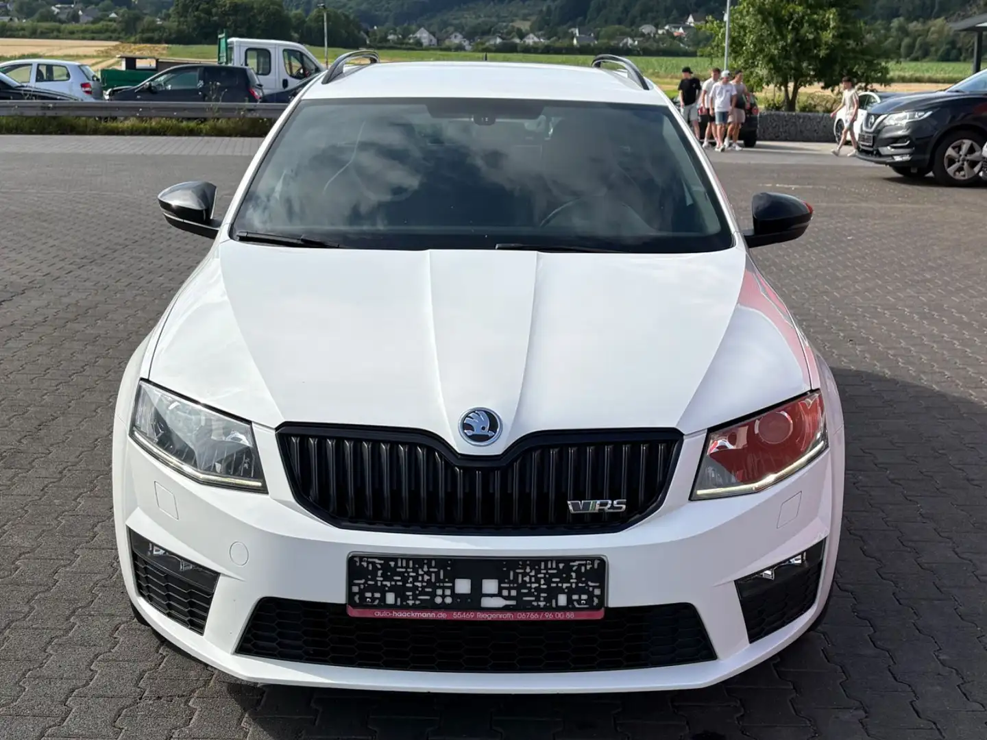 Skoda Octavia Combi RS 2.0 TDi Navi DSG Top Zustand AHK Weiß - 2