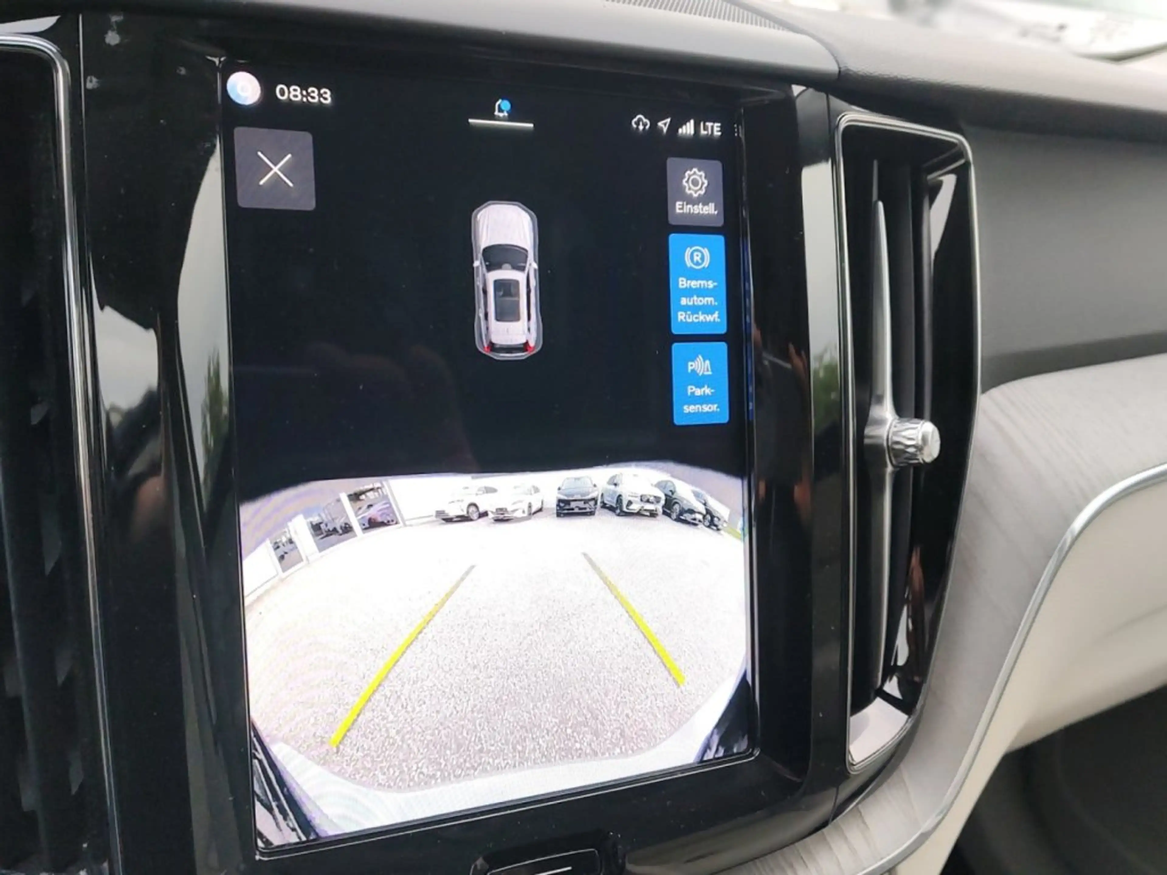 Volvo XC60 Plus, B4 AWD Mild Hybrid, Diesel, Dark — photo 12