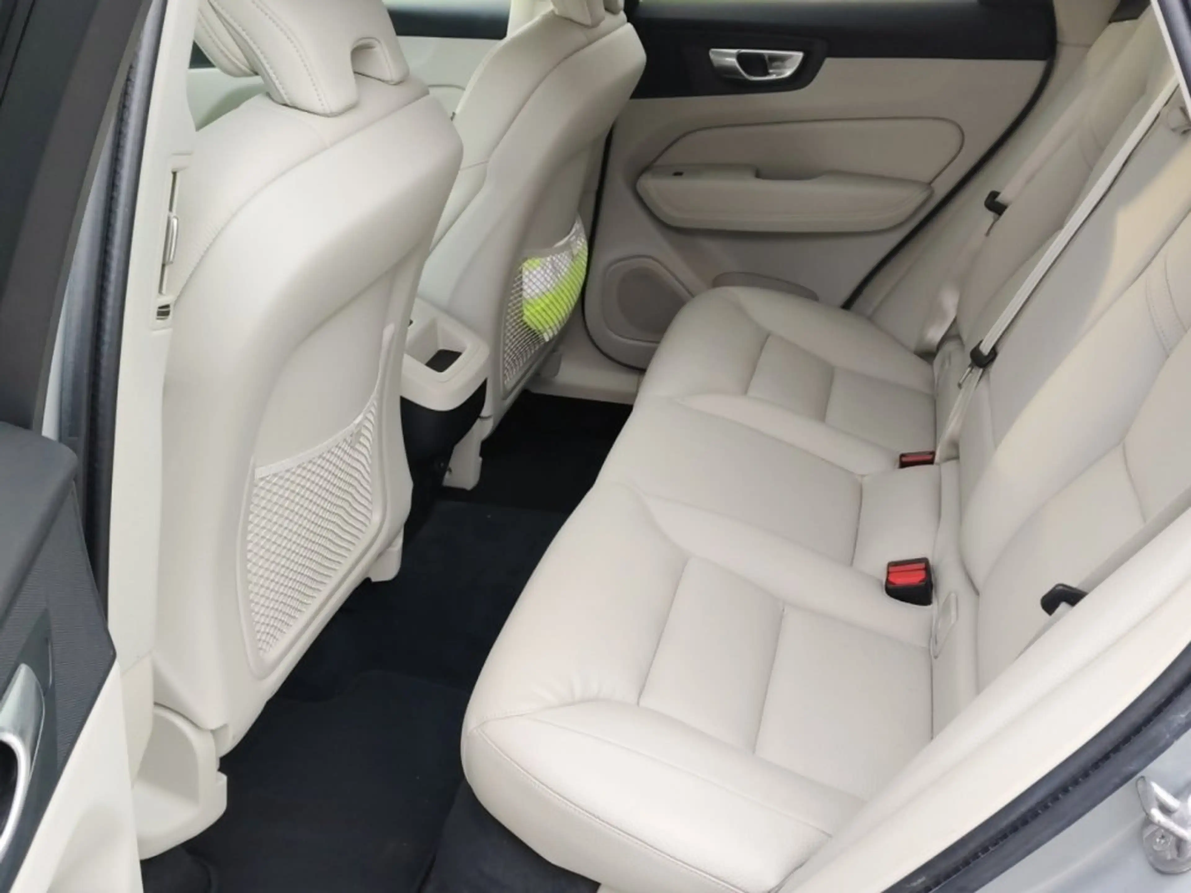 Volvo XC60 Plus, B4 AWD Mild Hybrid, Diesel, Dark — photo 8