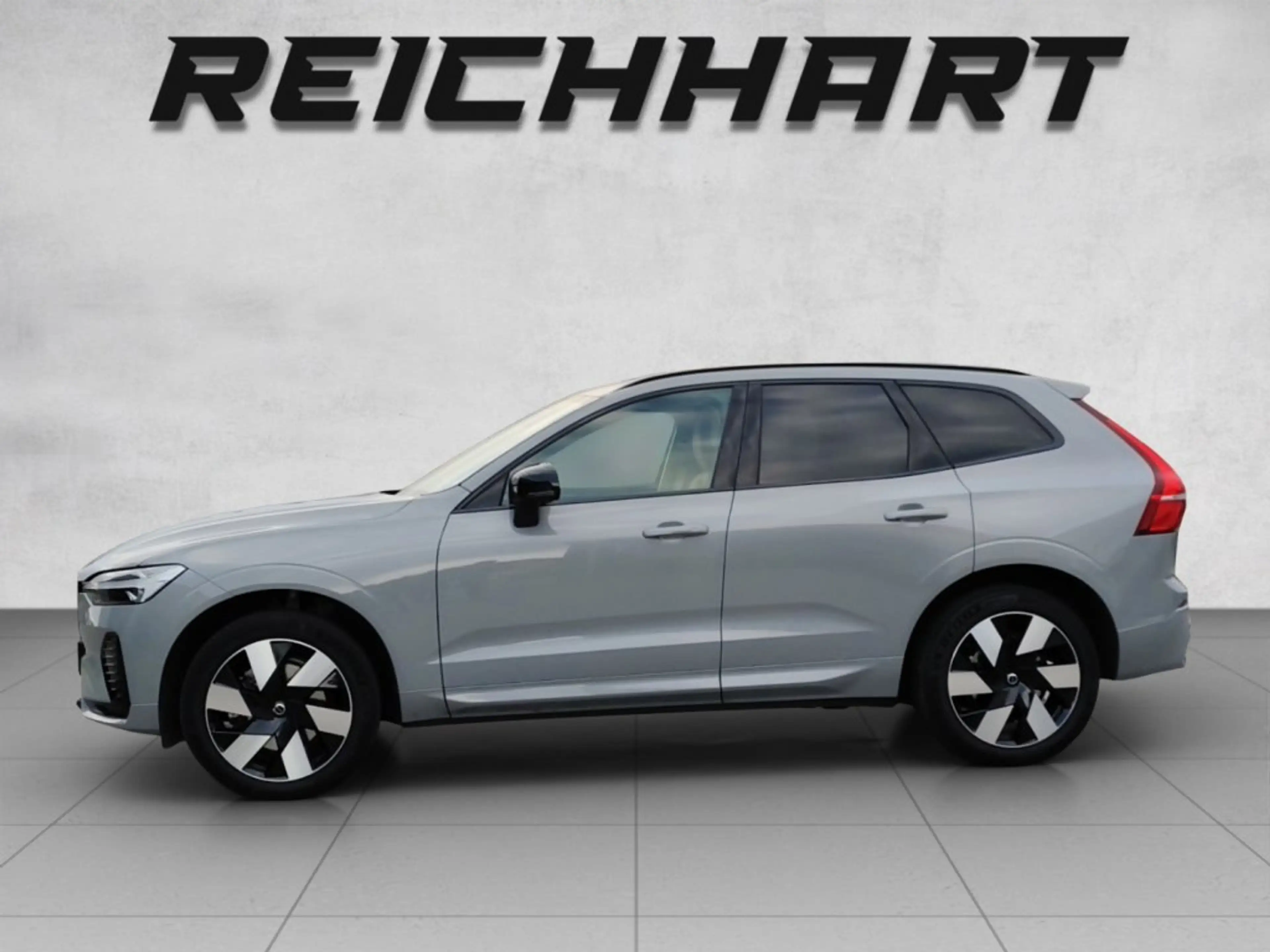 Volvo XC60 Plus, B4 AWD Mild Hybrid, Diesel, Dark — photo 2