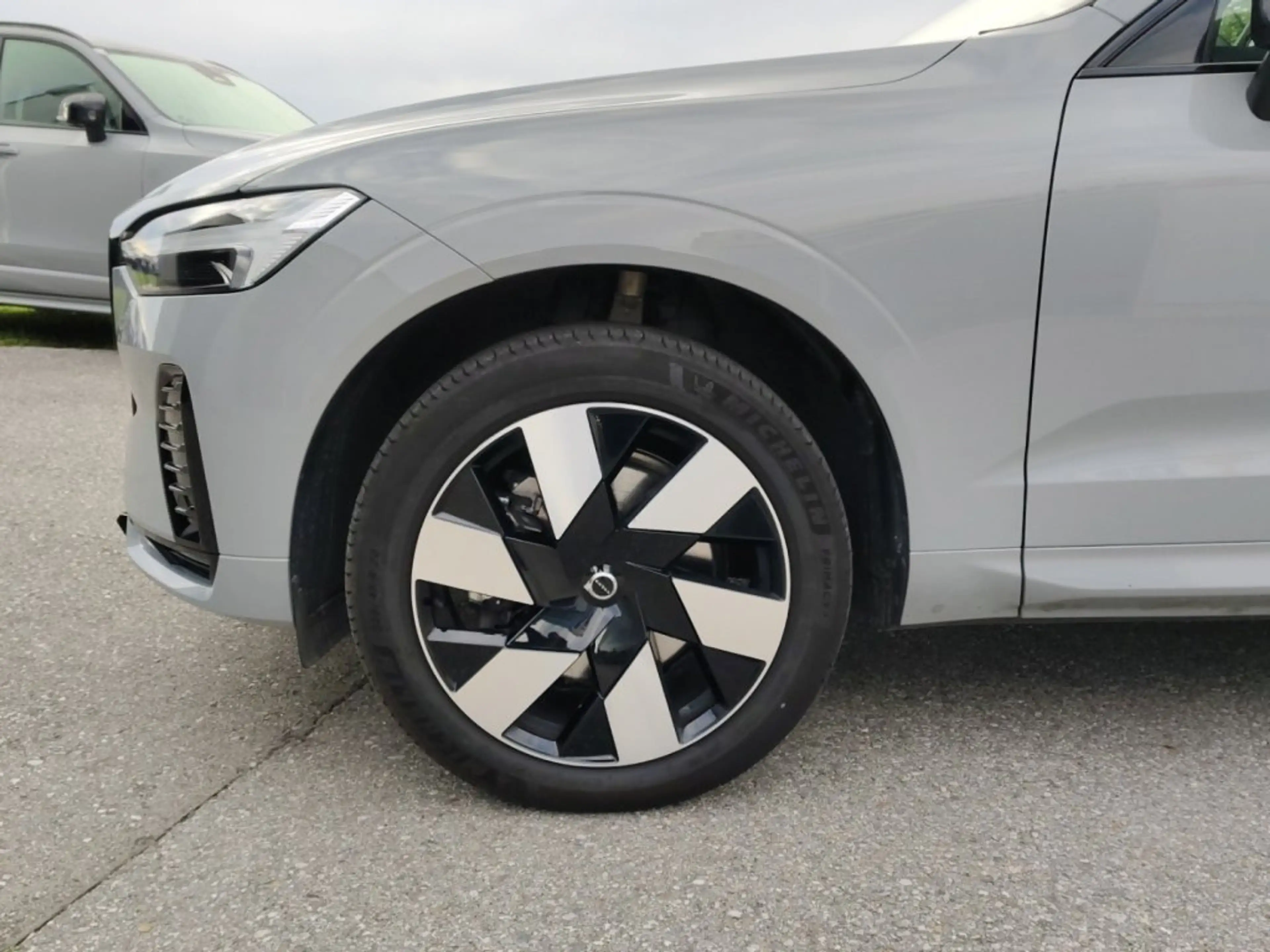 Volvo XC60 Plus, B4 AWD Mild Hybrid, Diesel, Dark — photo 15