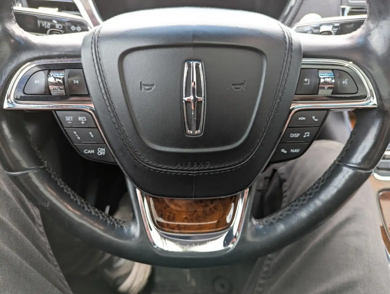 Lincoln Continental снимка Lincoln Continental