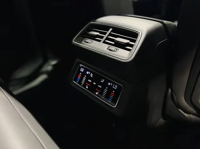 Audi E-Tron view 22