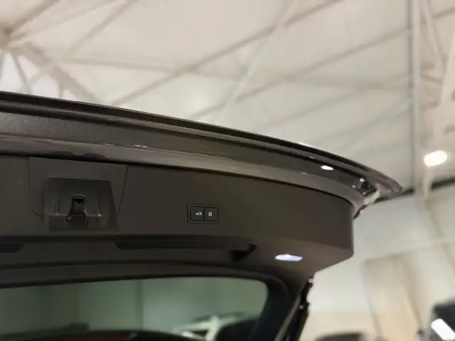 Audi E-Tron view 28