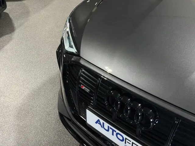 Audi E-Tron view 24
