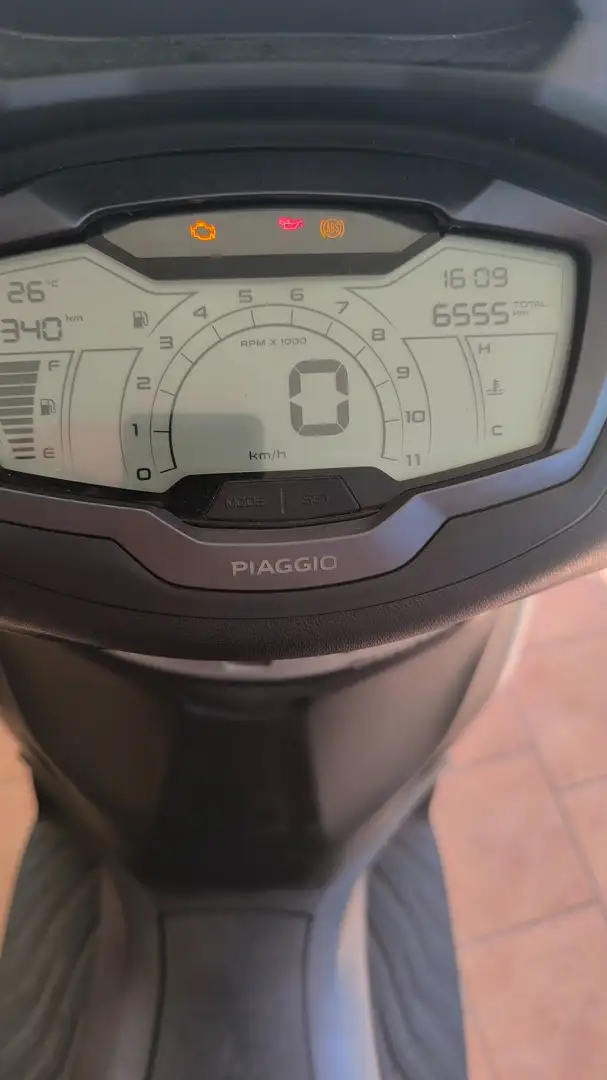 Piaggio Beverly 300 300 S HPE Argintiu - 2