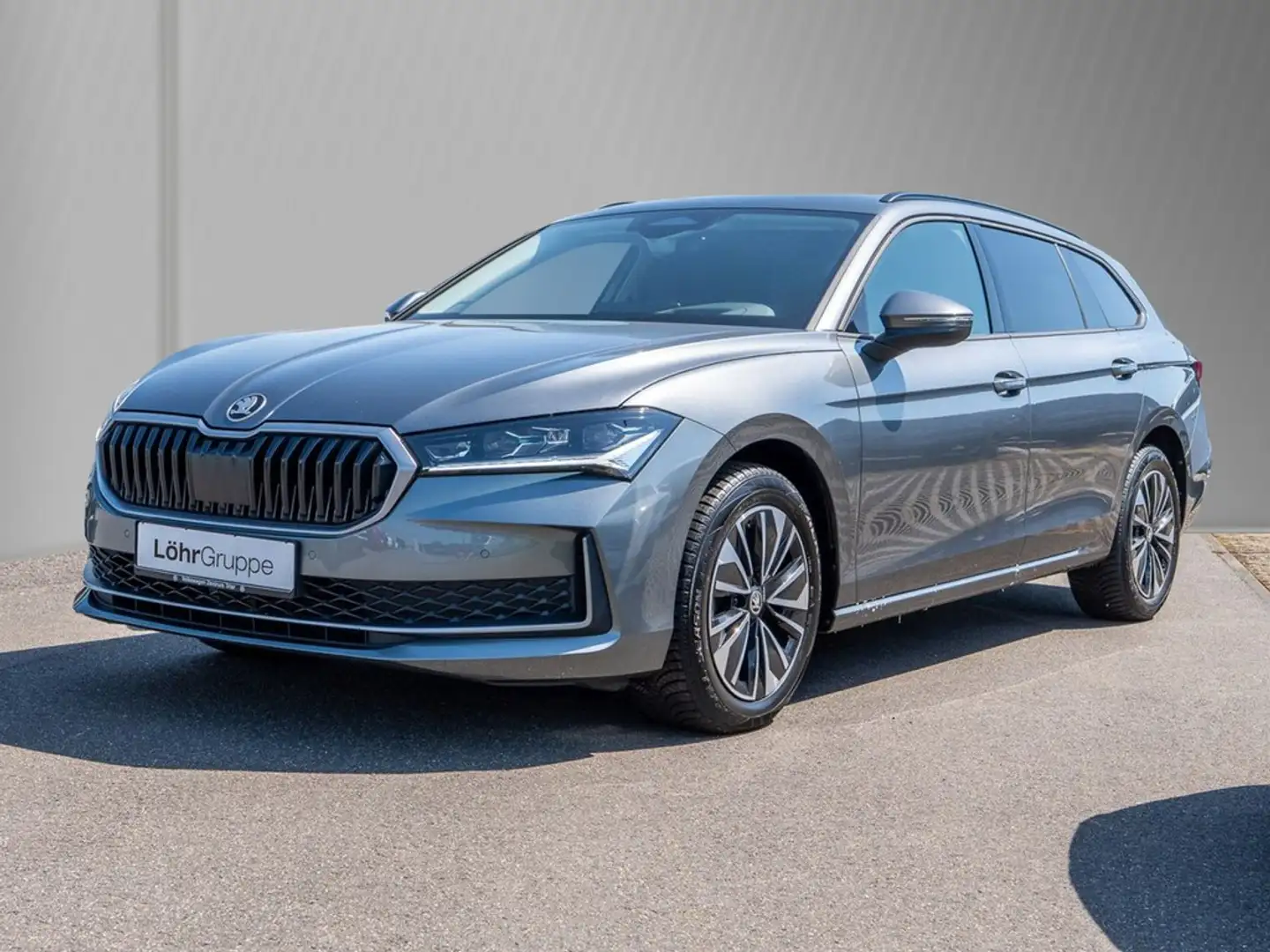 Skoda Superb Combi 2.0 TDI DSG Selection Navi, AHK Grau - 2