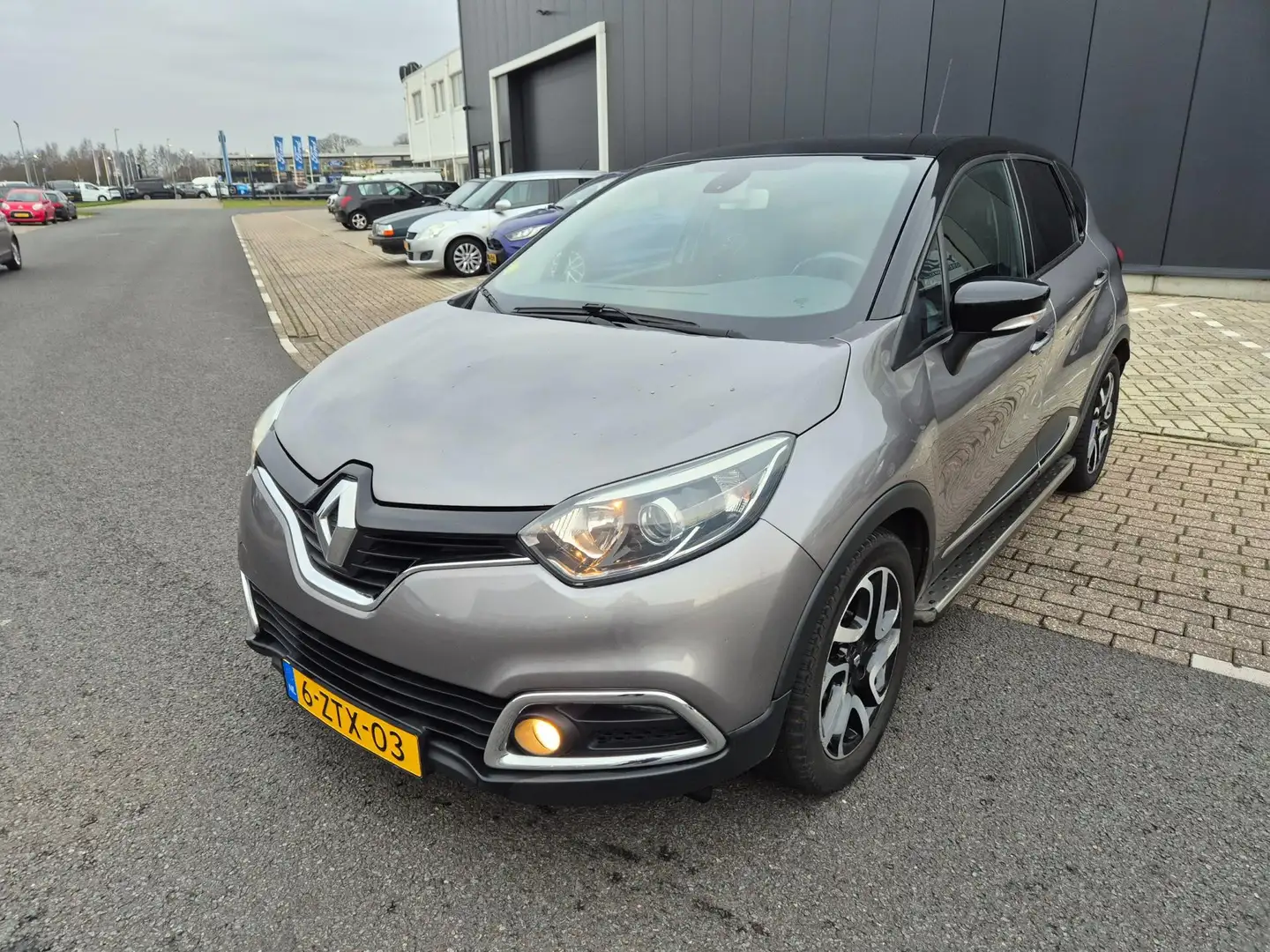 Renault Captur 1.5 dCi Dynamique Automaat Navi Trekhaak Nap Gris - 1
