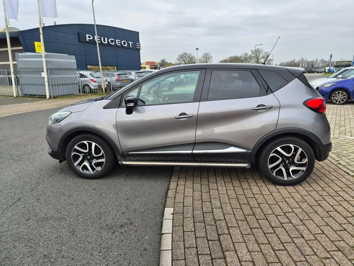 Renault Captur 1.5 dCi Dynamique Automaat Navi Trekhaak Nap Gris - 2