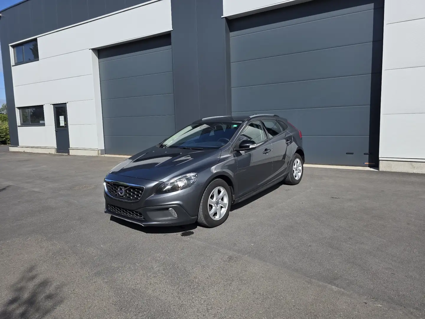 Volvo V40 1.6 D2 Momentum R-Design - 2