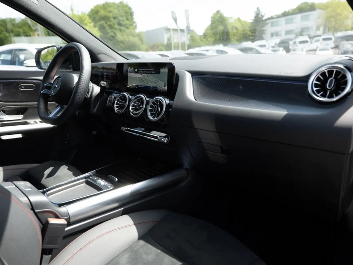 Mercedes-Benz GLA 250 4M AMG-Sport/Pano/AHK/Night/360/MBeam Weiß - 2