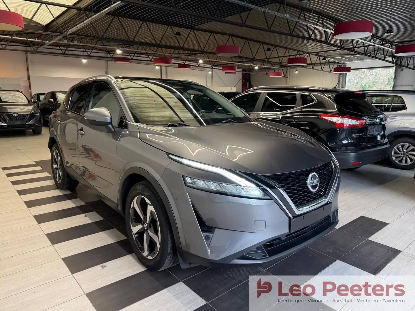 Nissan Qashqai Mild-Hybrid N-Connecta 158PK Benzine Manueel Grau - 2
