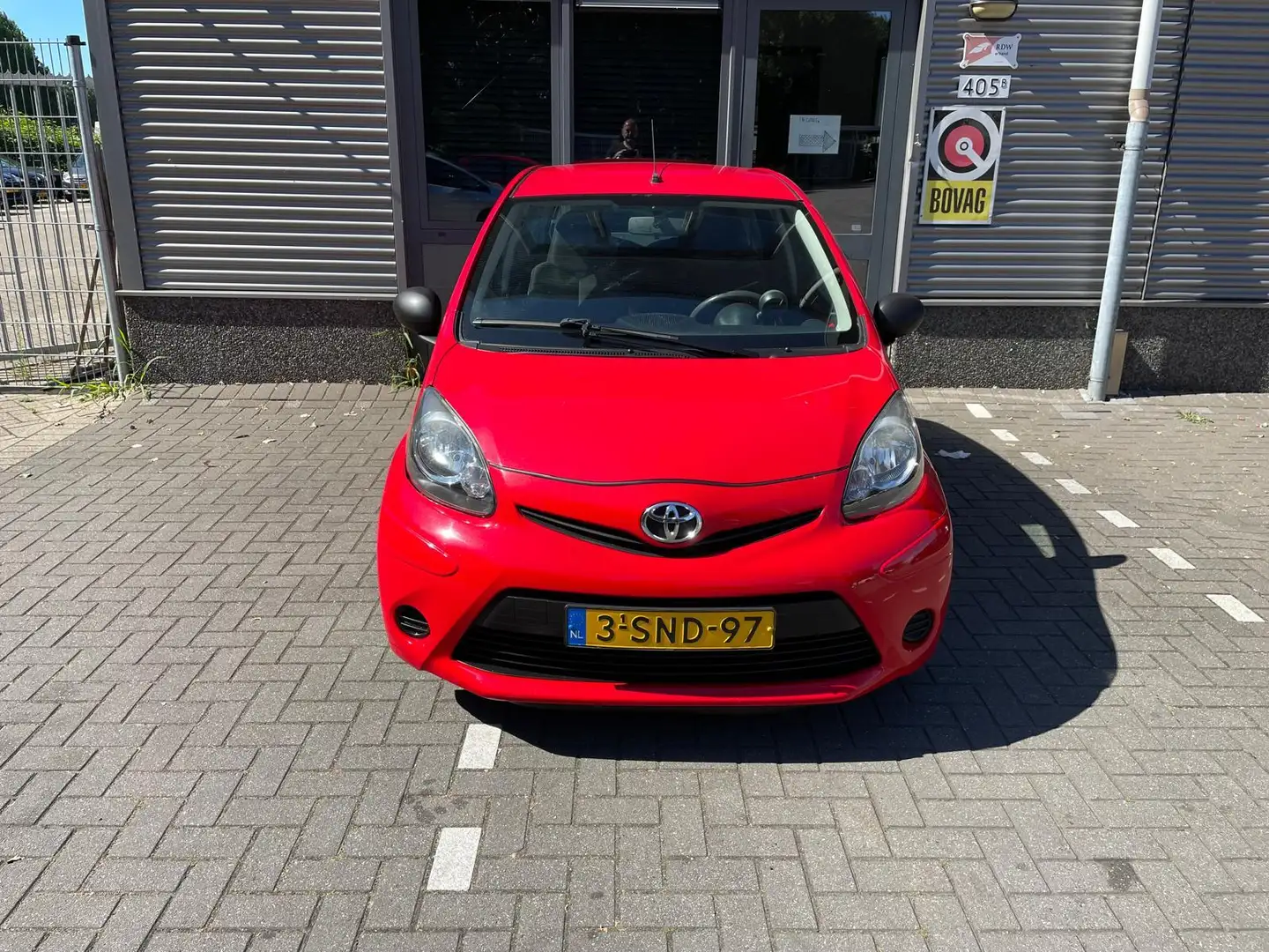 Toyota Aygo 1.0 VVT-i Now Rood - 2