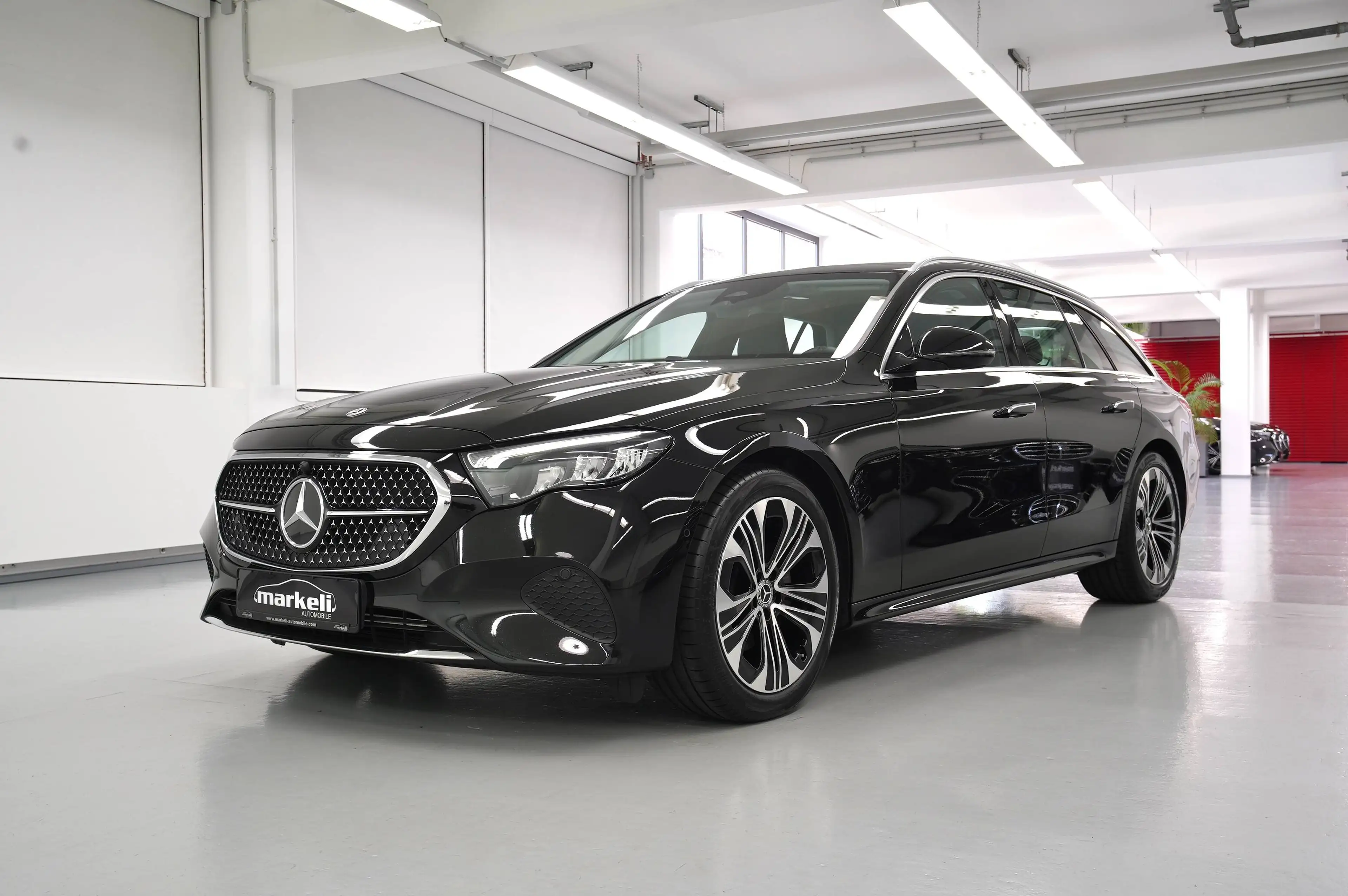 Mercedes-Benz E 220 E 220 d T ! MODELL 2026 ! PANORAMADACH / KEYLESS GO / DISTRONIC / WINTERPAKET — photo 2