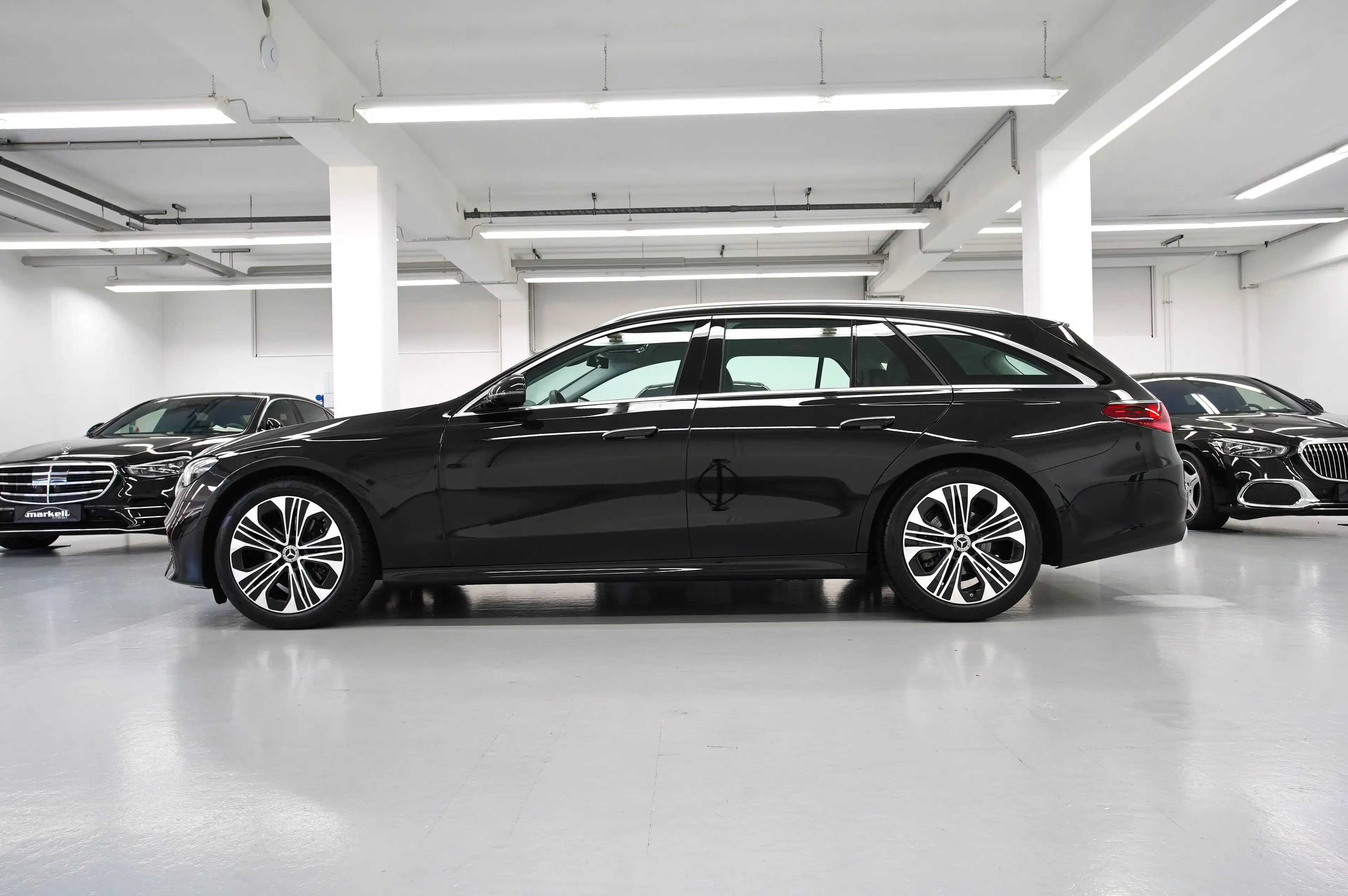 Mercedes-Benz E 220 E 220 d T ! MODELL 2026 ! PANORAMADACH / KEYLESS GO / DISTRONIC / WINTERPAKET — photo 9