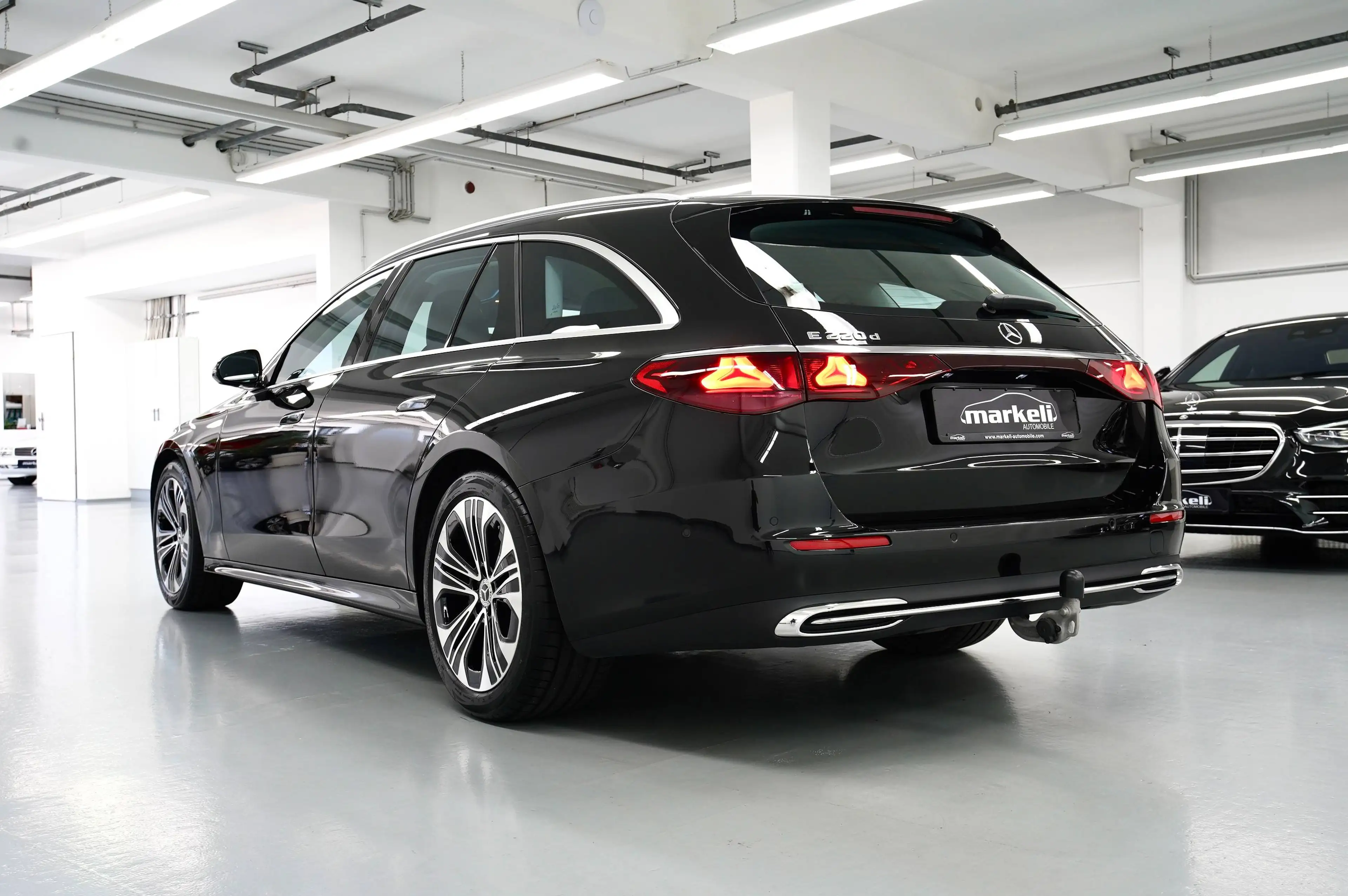 Mercedes-Benz E 220 E 220 d T ! MODELL 2026 ! PANORAMADACH / KEYLESS GO / DISTRONIC / WINTERPAKET — photo 4