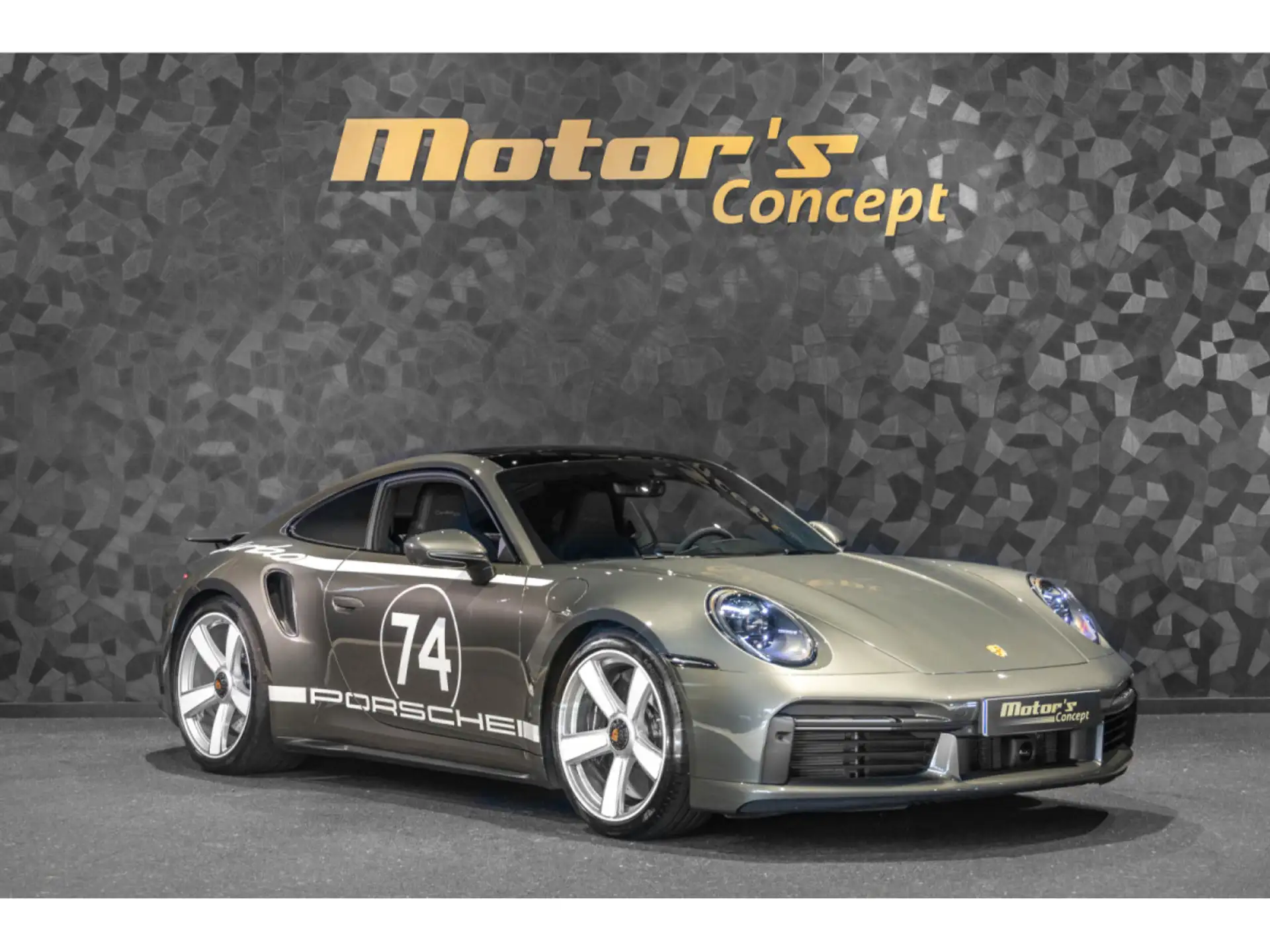 포르쉐 911 Turbo Coupe 2025 골드 사진 6