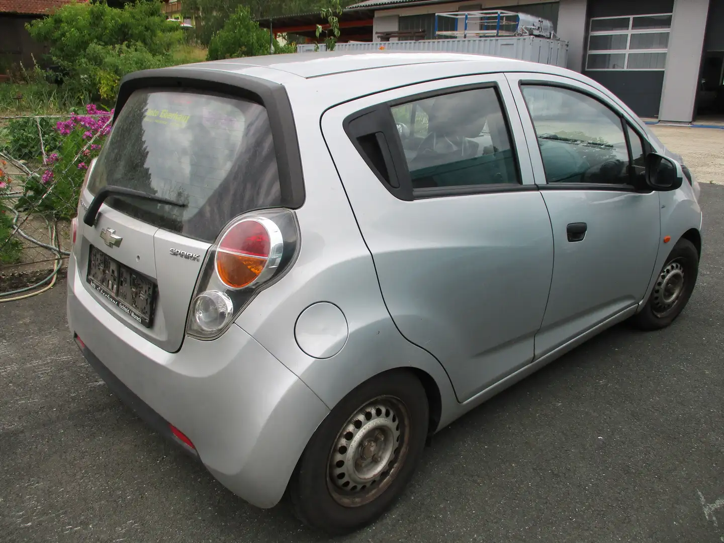 Chevrolet Spark Basis Silber - 2