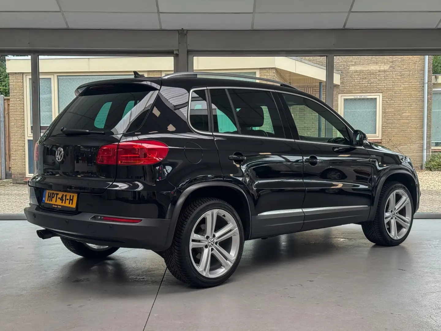 Volkswagen Tiguan 1.4 TSI R-Line Edition |Navigatie|Carplay|Camera|P Noir - 2