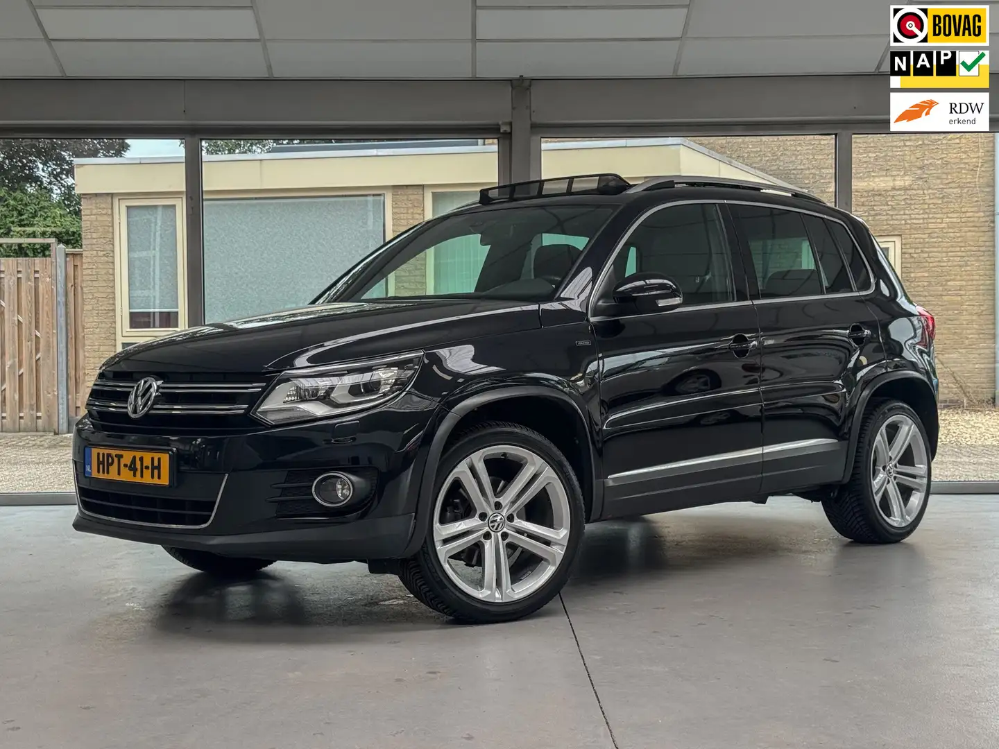 Volkswagen Tiguan 1.4 TSI R-Line Edition |Navigatie|Carplay|Camera|P Noir - 1