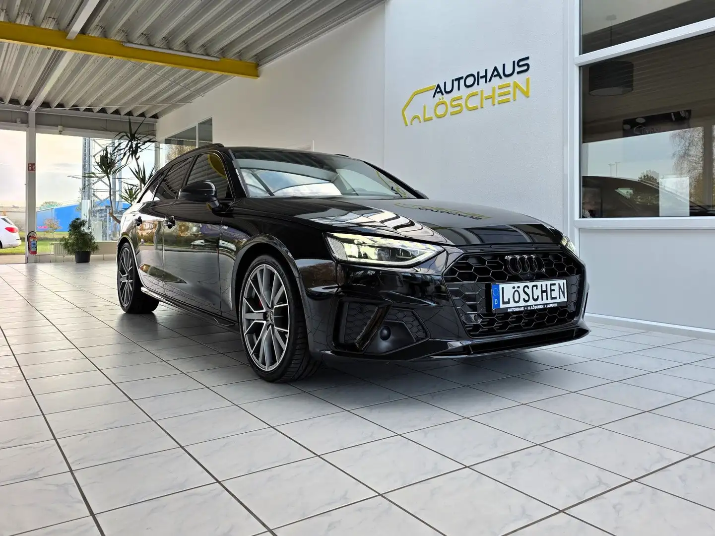 Audi A4 Avant 40 TFSI S Line Optik Schwarz B&O Pano Schwarz - 1