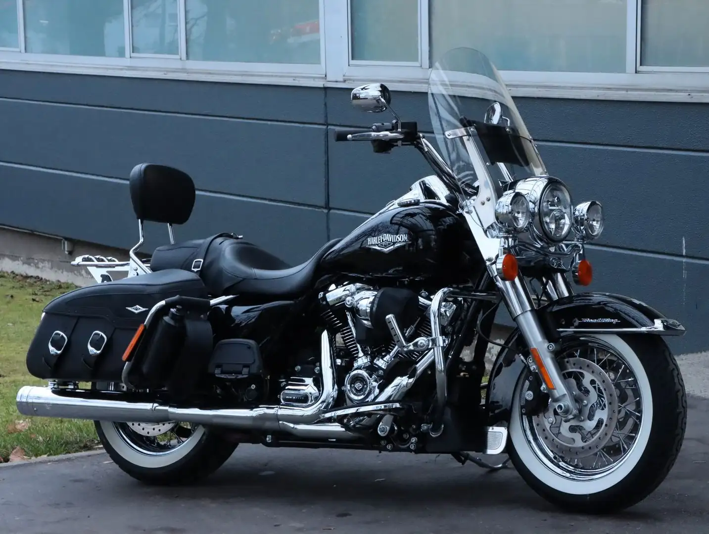 Harley-Davidson FLHRC Road King Classic| nur 3.320KM| TÜV NEU Чёрный - 1