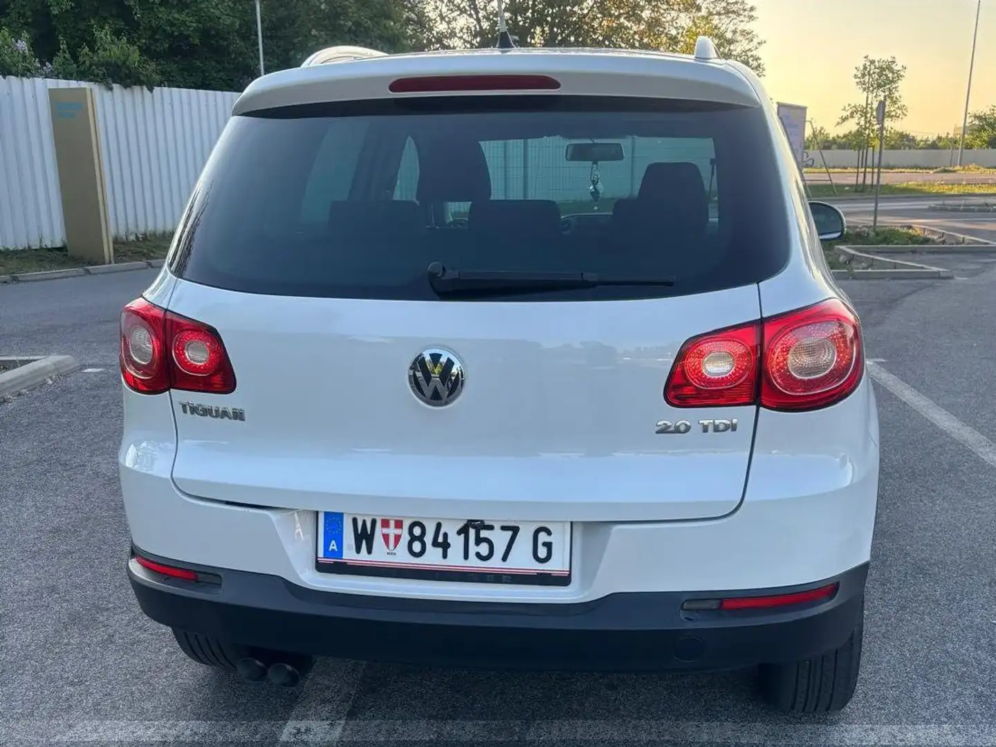 Volkswagen Tiguan Tiguan 2,0 TDI CR DPF 4Motion Sport Weiß - 2