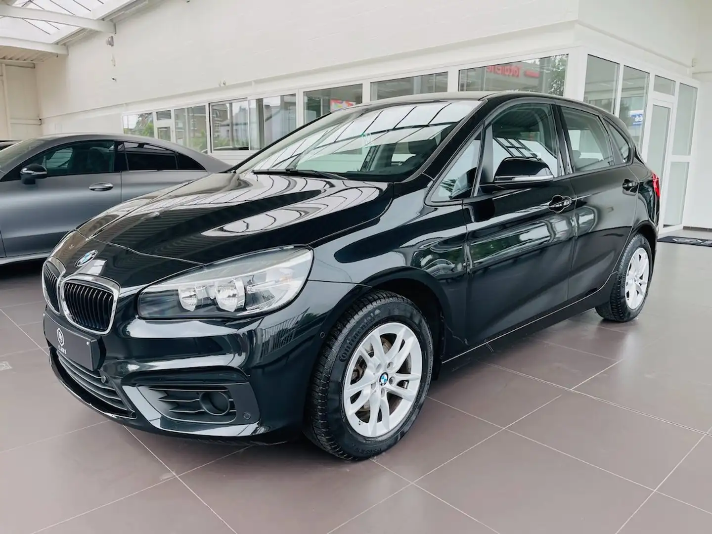 BMW 218 dA xDrive *** GARANTIE + CUIR + GPS + CAMERA *** Zwart - 1