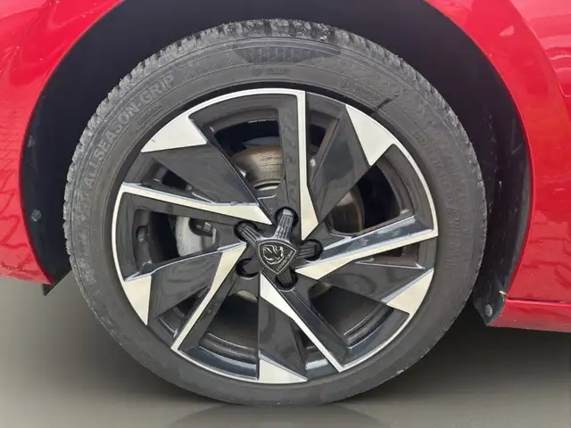 Peugeot 308 view 11