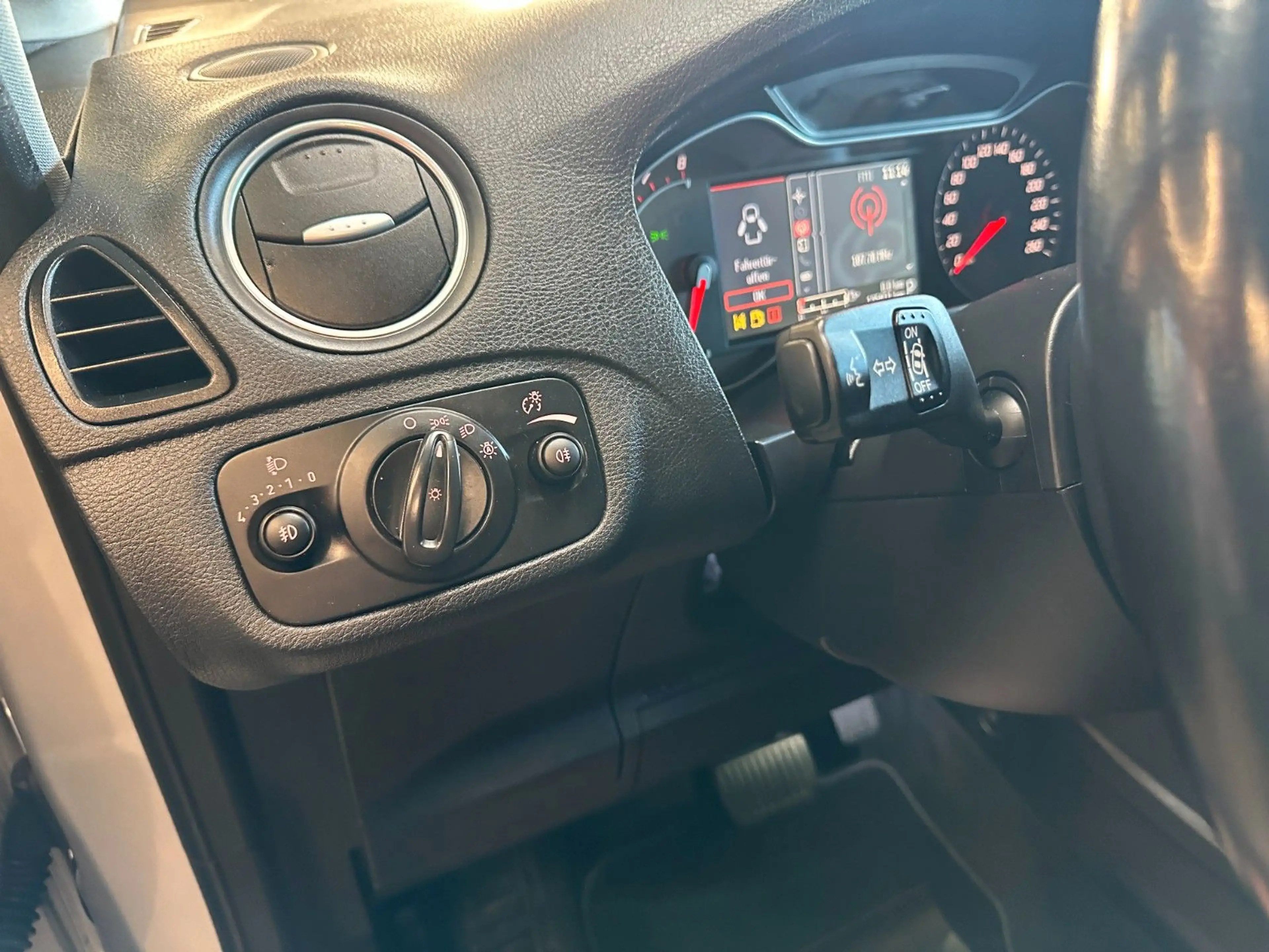 Ford S-Max *KEYLESS*MEMORY*SZHZ/BELÜFTUNG*CAM*ACC*NAV* — photo 8