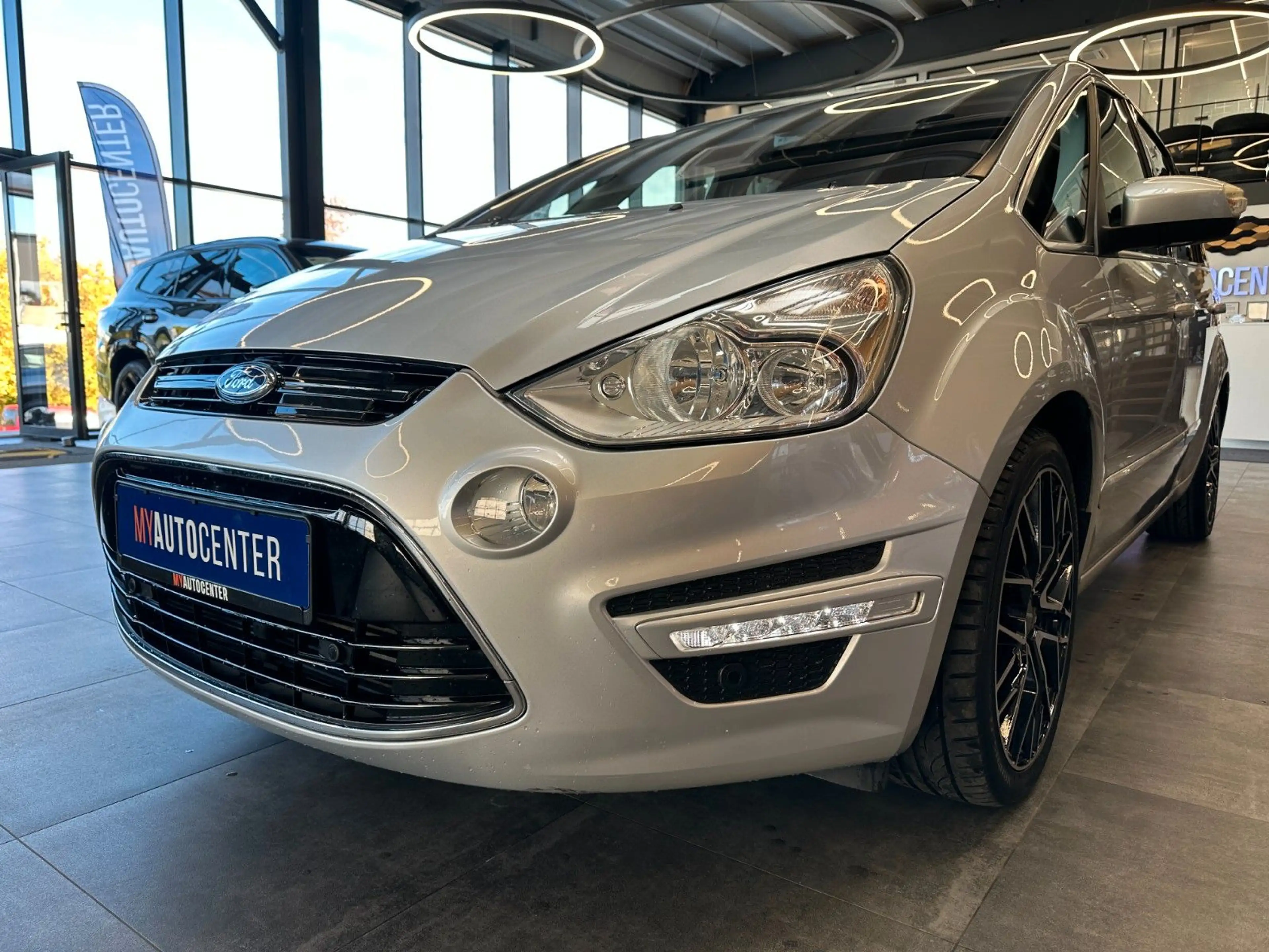 Ford S-Max *KEYLESS*MEMORY*SZHZ/BELÜFTUNG*CAM*ACC*NAV* — photo 4