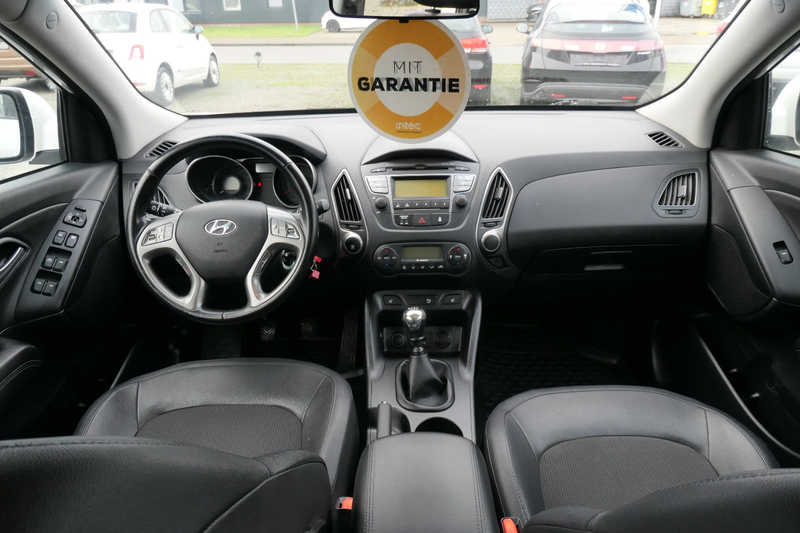 Hyundai iX35 FIFA World Cup Edition 2WD*AHK 1200Kg*1 Han — photo 12