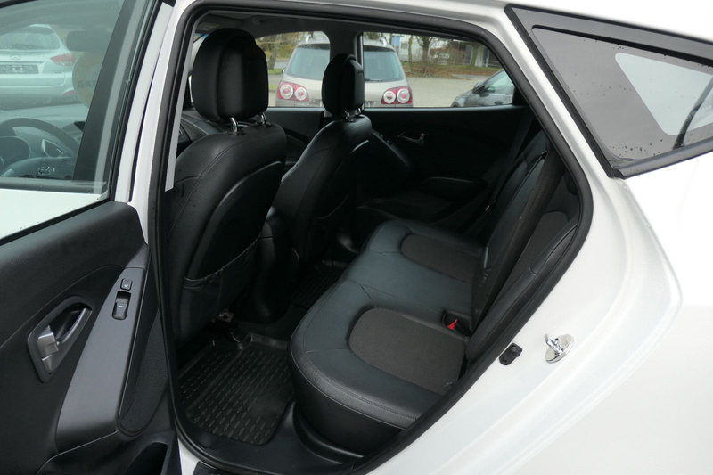 Hyundai iX35 FIFA World Cup Edition 2WD*AHK 1200Kg*1 Han — photo 11