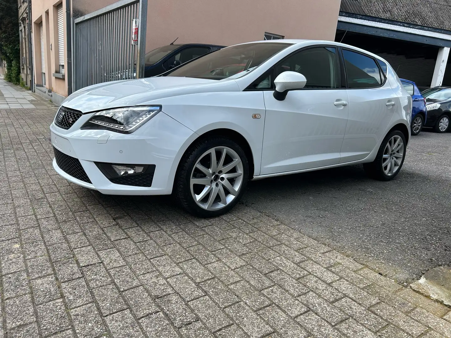 SEAT Ibiza 1.6 CR TDi AUTO XENON 12 MOIS DE GARANITE Blanc - 1