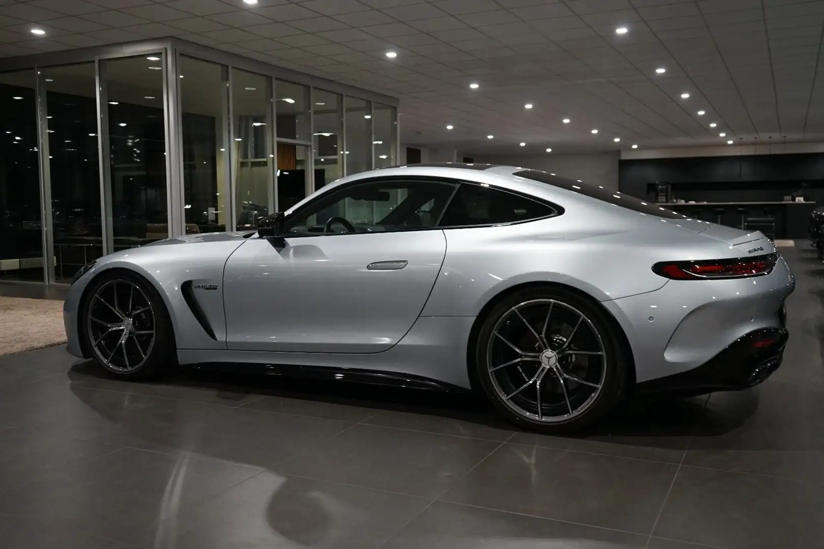 Mercedes-Benz AMG GT 63 Coupe 4MATIC+ | Burmester | Pano | 21" Silber - 2