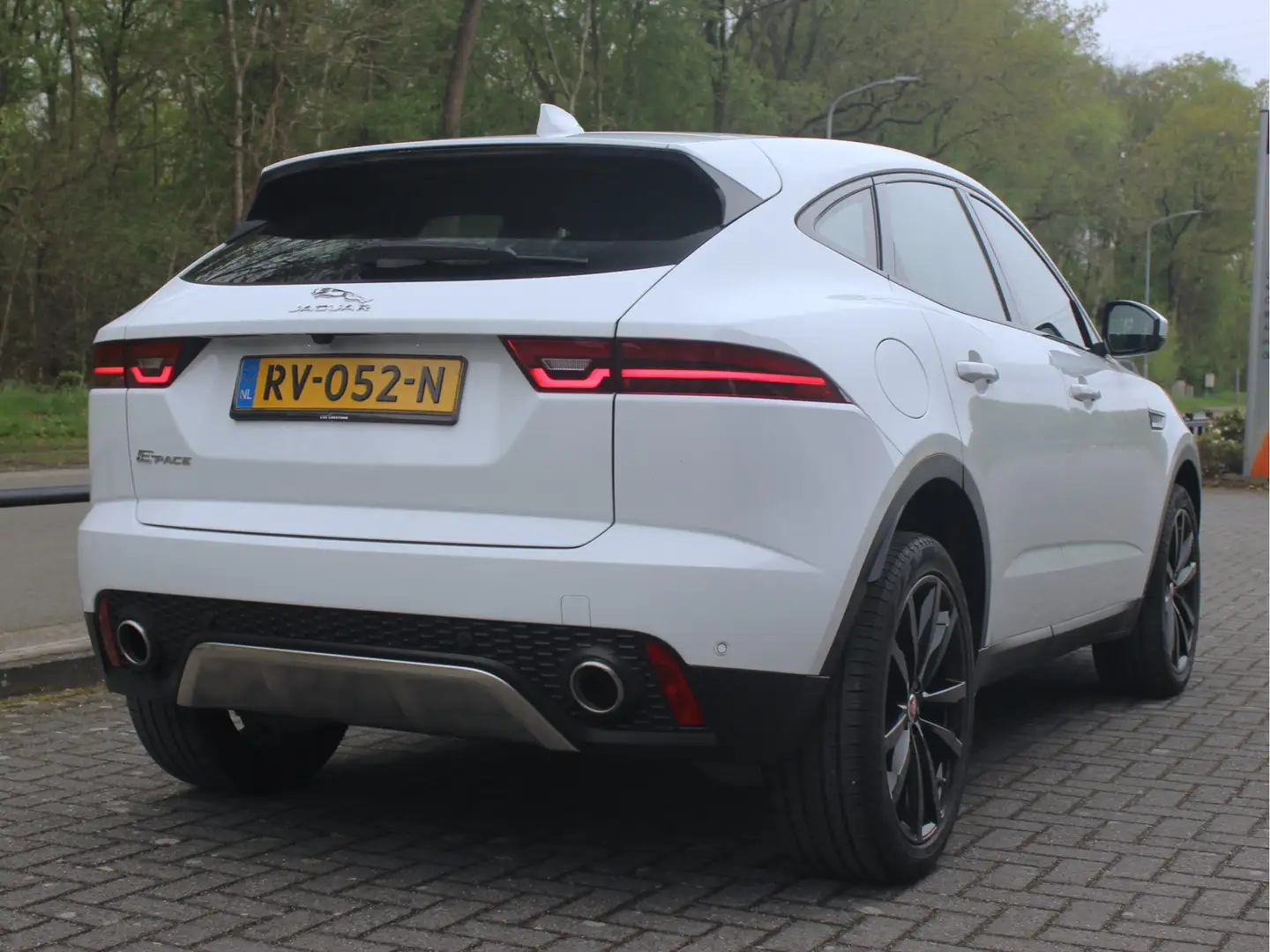 Jaguar E-Pace 2.0 D150 R-Dynamic S NL-Auto Blanc - 2